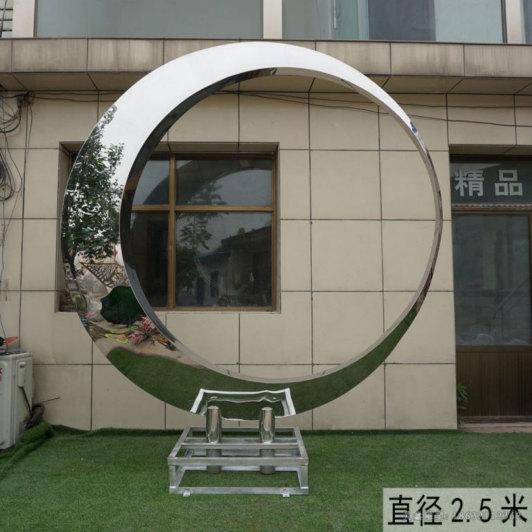 抽象不锈钢月亮雕塑