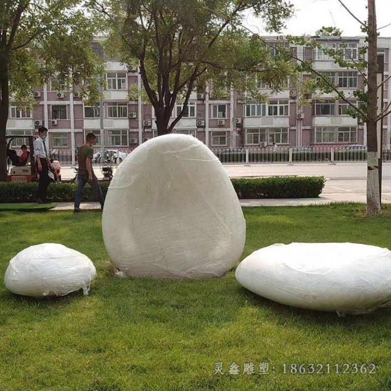 不锈钢公园石头雕塑