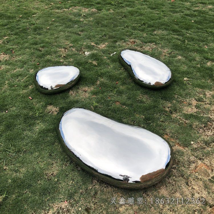 不锈钢鹅卵石景观雕塑