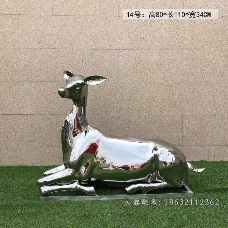 不锈钢镜面卧姿鹿雕塑