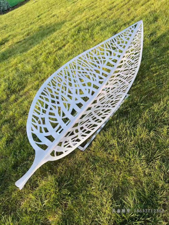 镂空树叶不锈钢雕塑