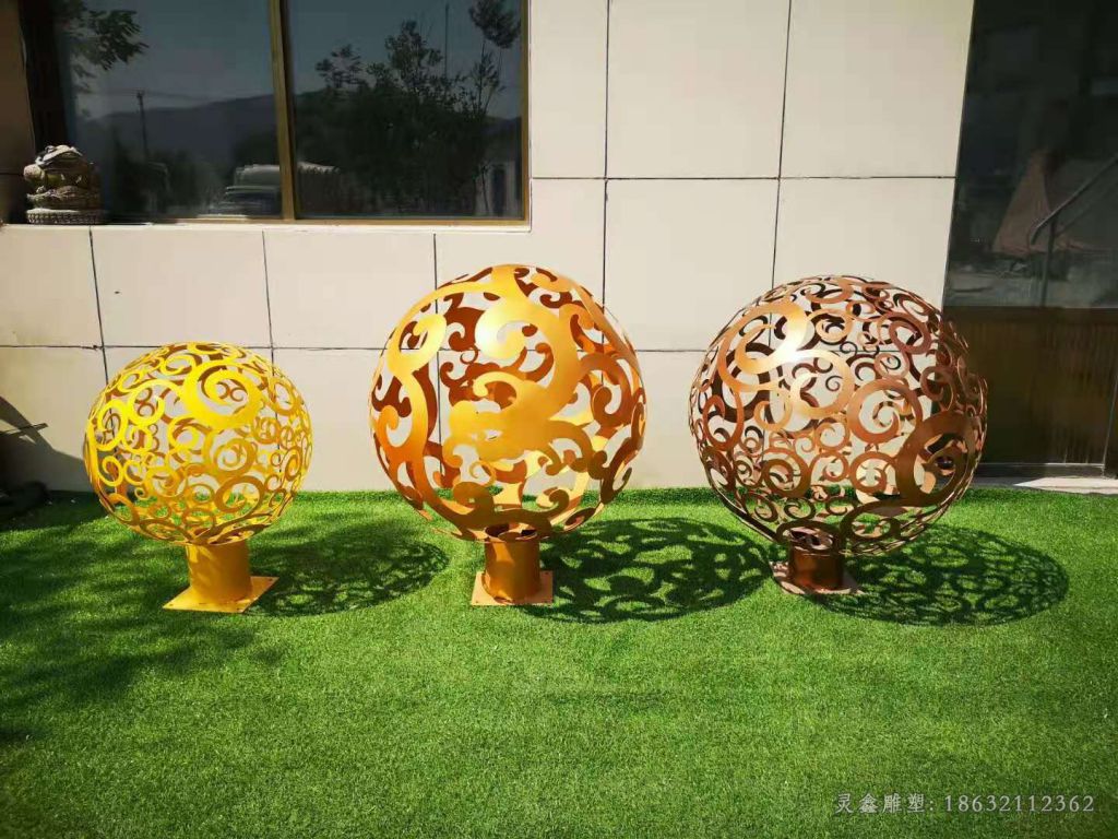 抽象不锈钢镂空球雕塑