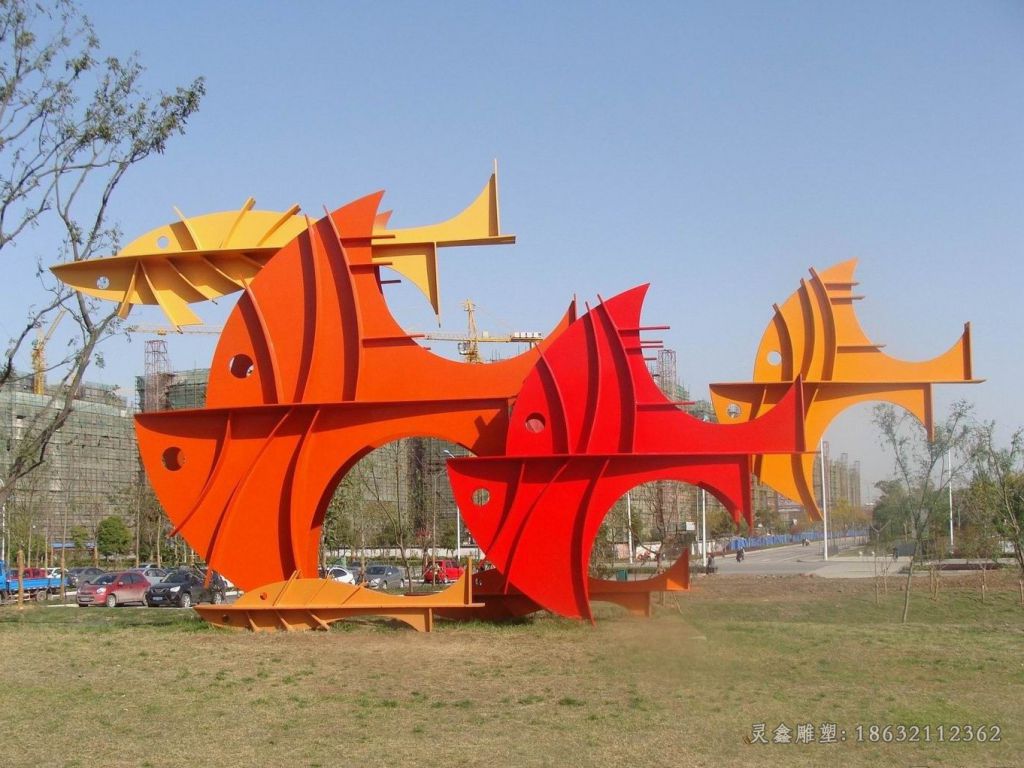 彩绘不锈钢动物鱼雕塑