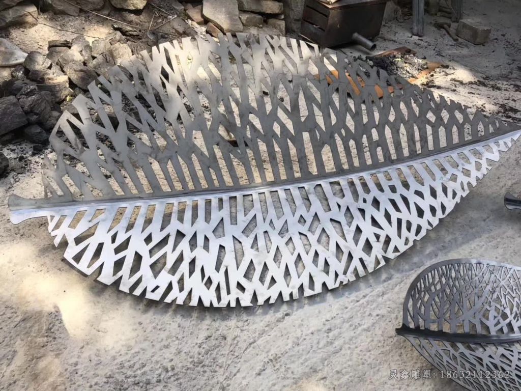 不锈钢树叶抽象雕塑