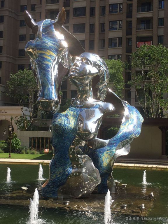 不锈钢半身马动物雕塑