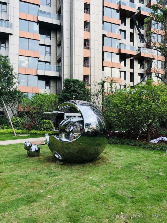 镜面不锈钢异形圆环雕塑