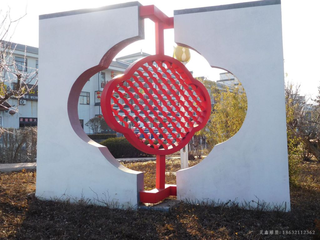 彩绘不锈钢中国结雕塑