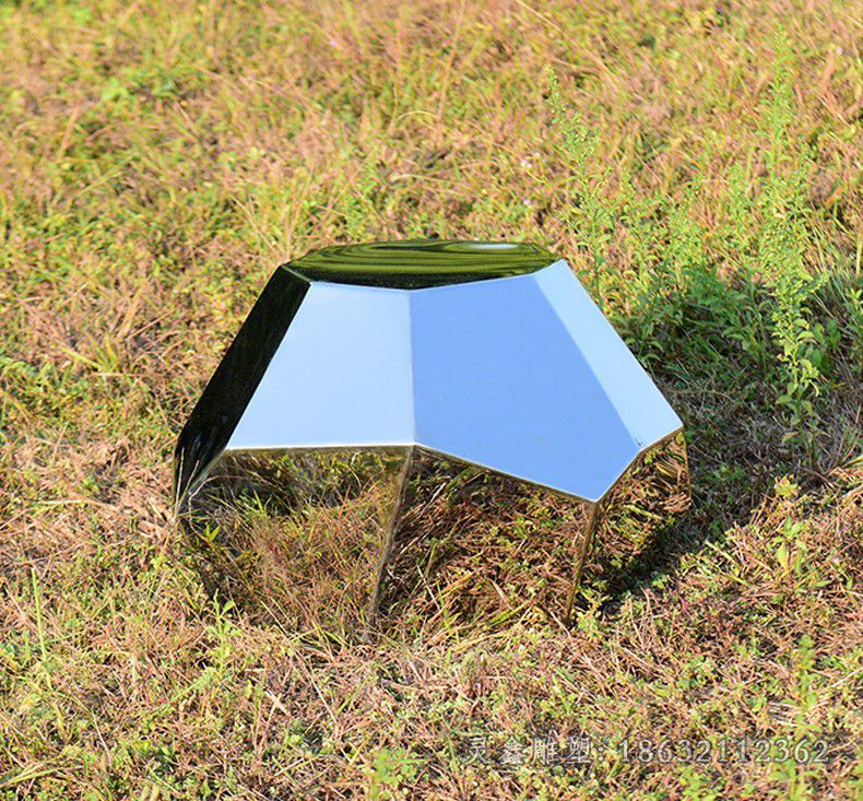 几何石头不锈钢雕塑