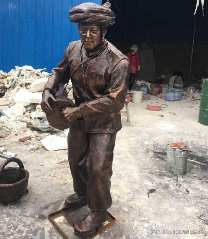 少数民族乐器演奏铜雕