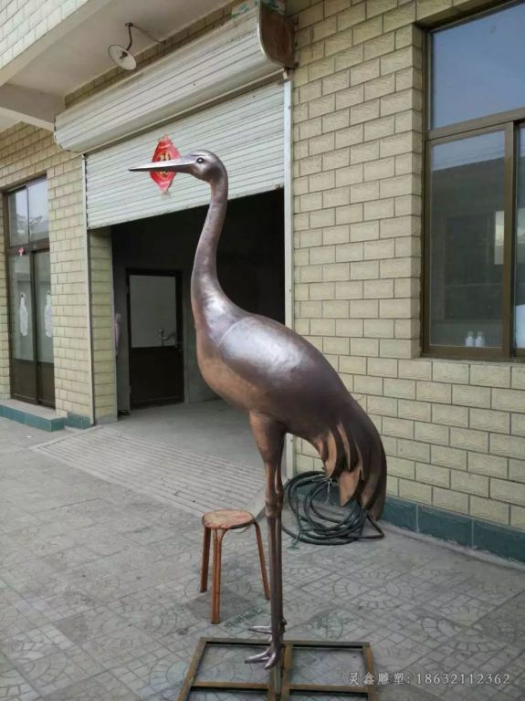 站姿仙鹤动物景观铜雕