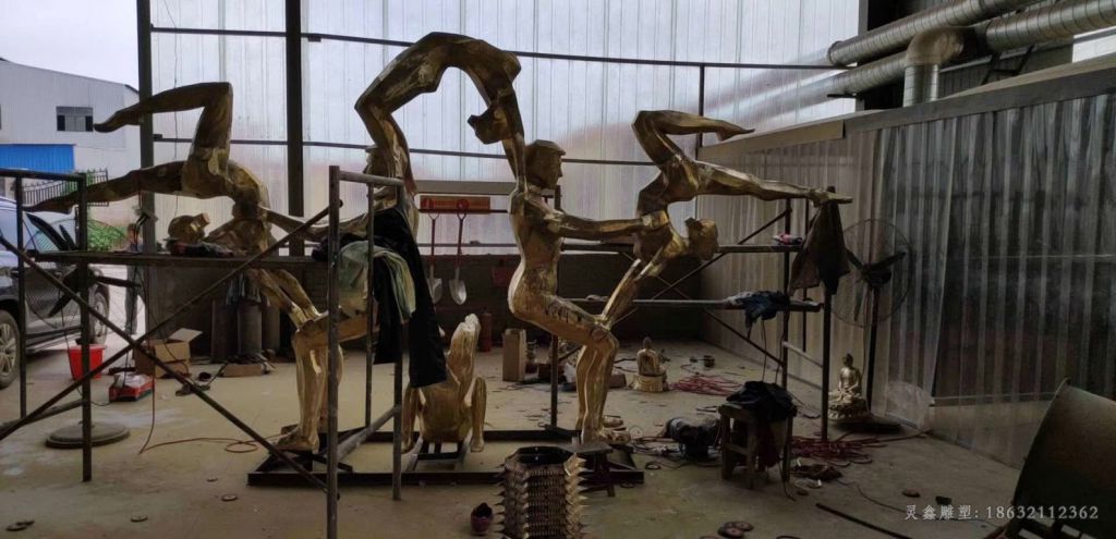 演杂技人物景观铜雕