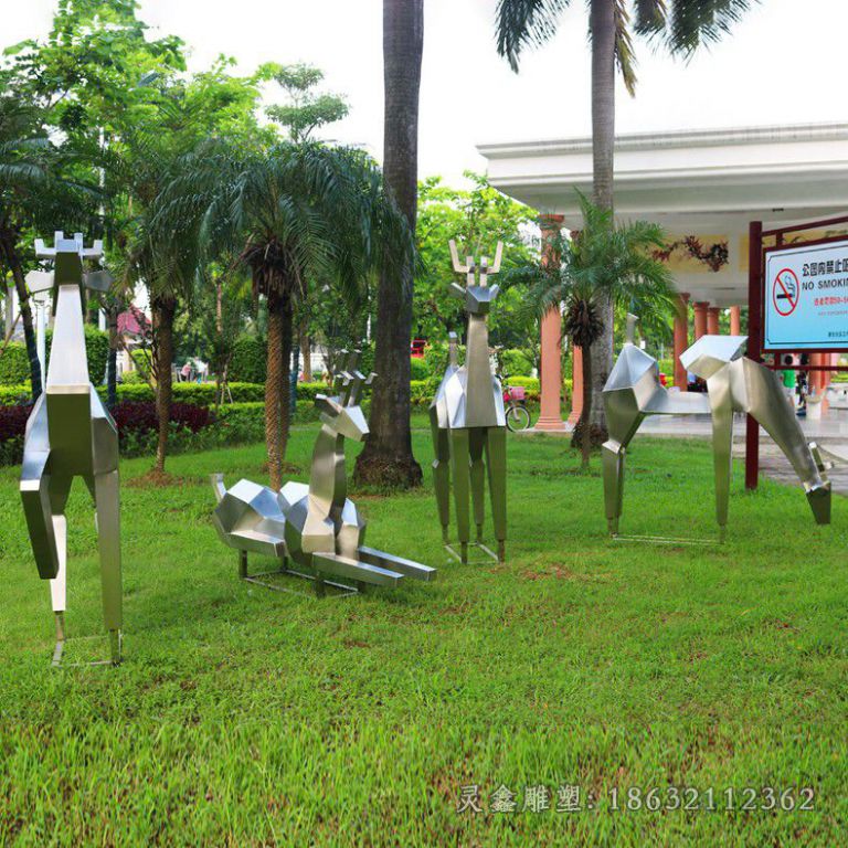 不锈钢鹿几何雕塑