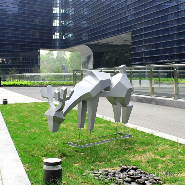 低头小鹿不锈钢雕塑