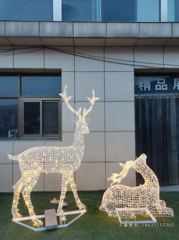 不锈钢镂空发光鹿雕塑