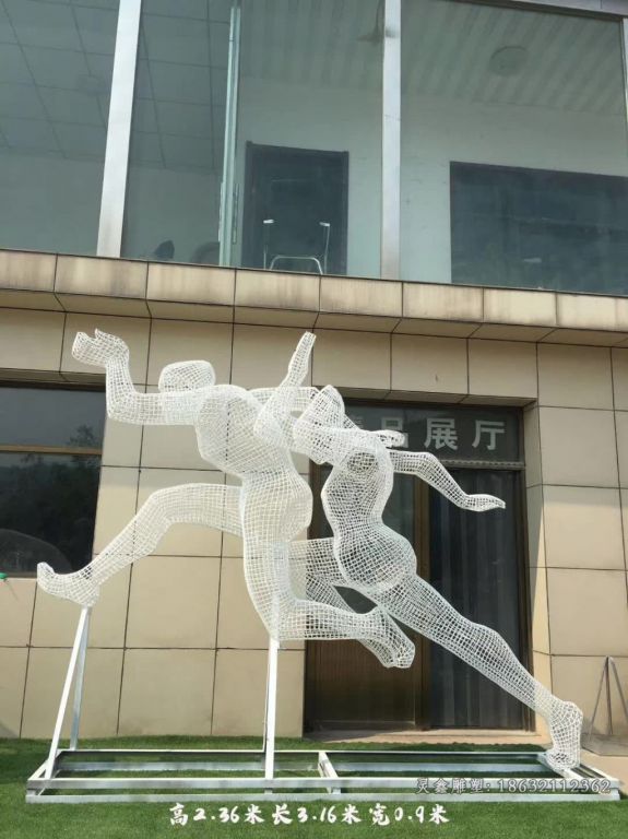 不锈钢镂空运动人物雕塑