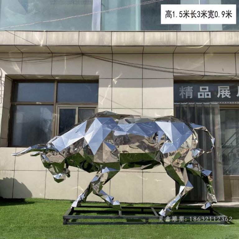 不锈钢几何镜面牛雕塑