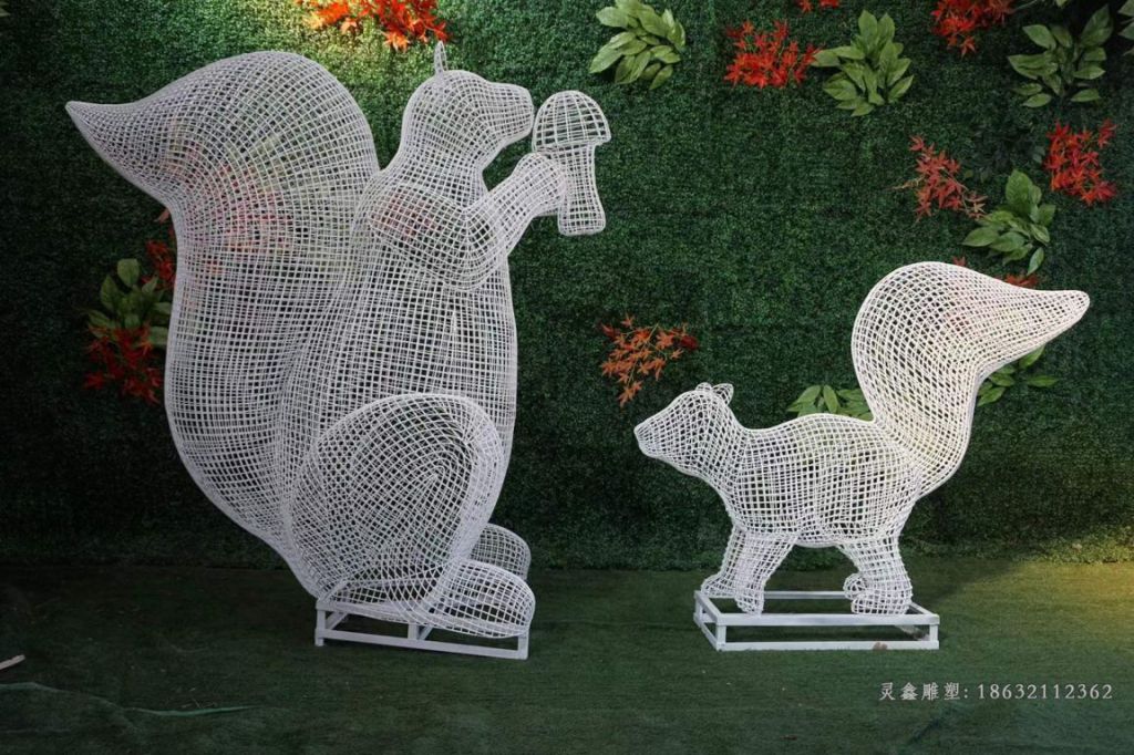 镂空松鼠不锈钢雕塑