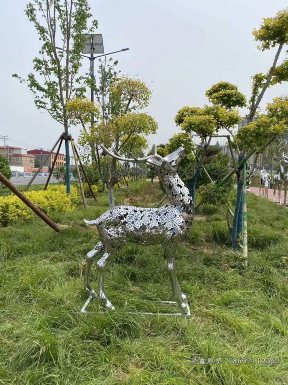镂空鹿不锈钢景观雕塑