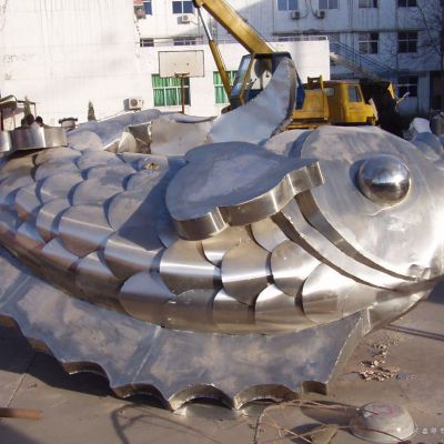 不锈钢镜面鱼动物雕塑