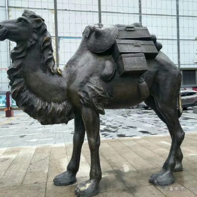 驮行李骆驼动物铜雕