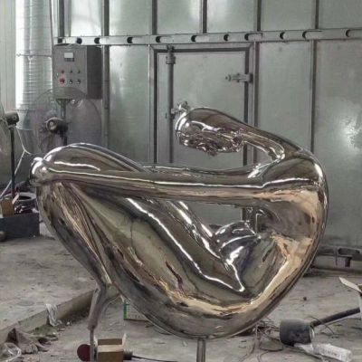 镜面不锈钢人物雕塑