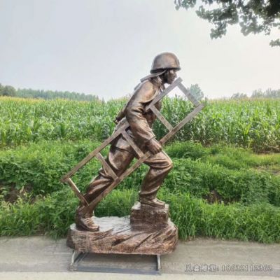 拿梯子消防员人物铜雕