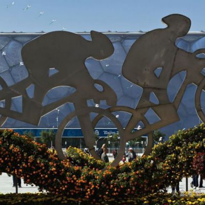 不锈钢自行车人物雕塑