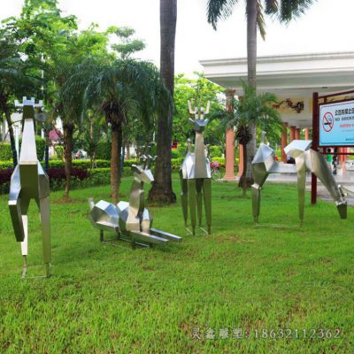 不锈钢鹿几何雕塑