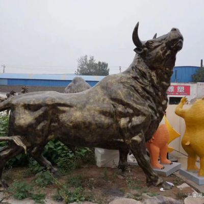抬头牛动物铜雕