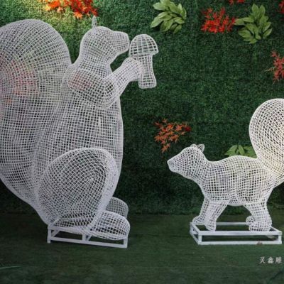 镂空松鼠不锈钢雕塑